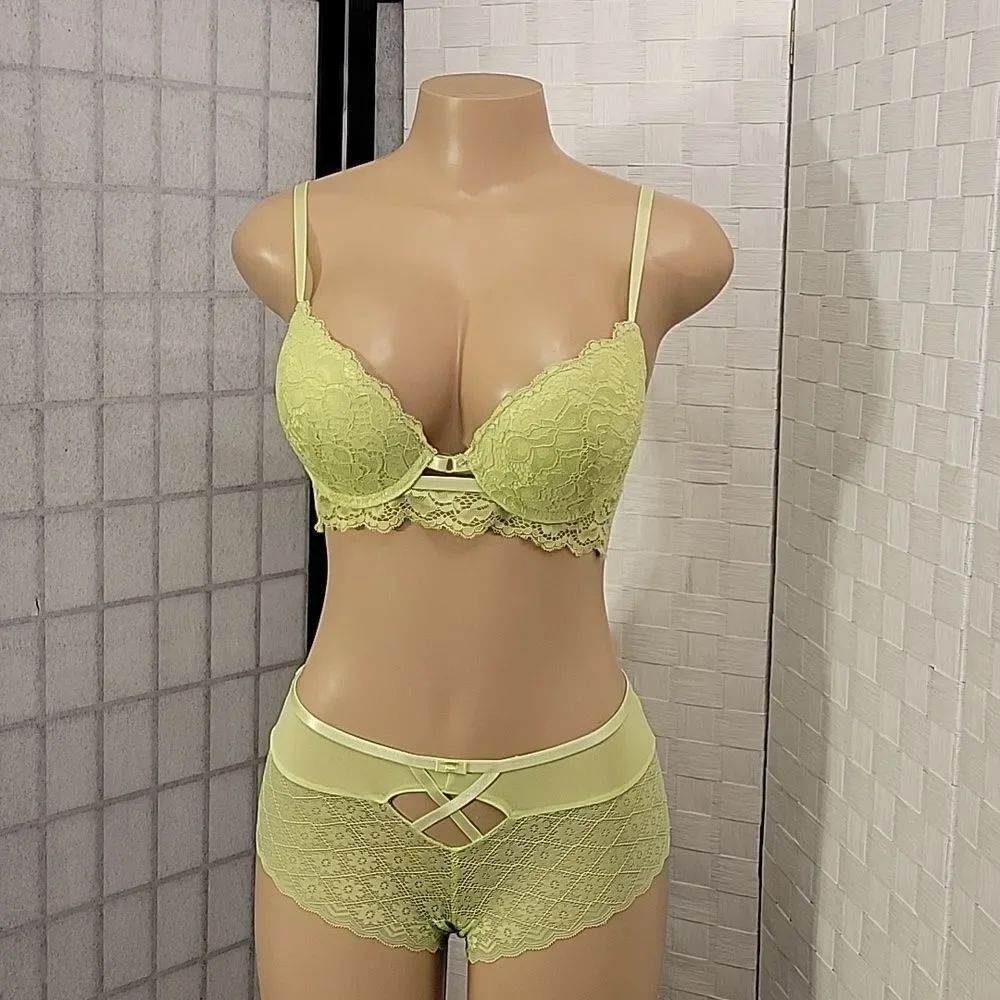 BRAND NEW BLACK FUCHSIA BY SECRET LACE LLC PANTY &BRAD LACE SET